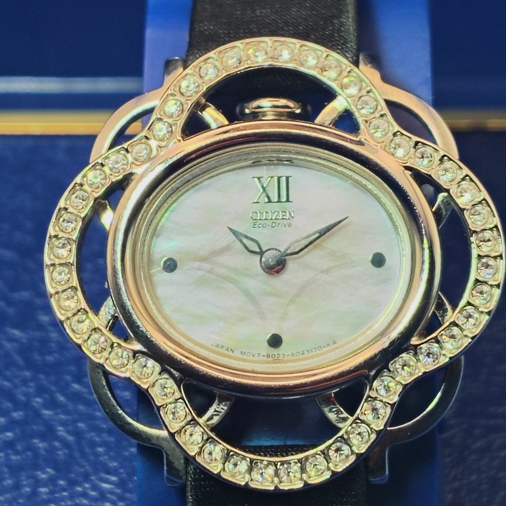 Vintage 2012 CITIZEN Eco Drive Mother Of Pearl Women's Quartz Watch Swarovski